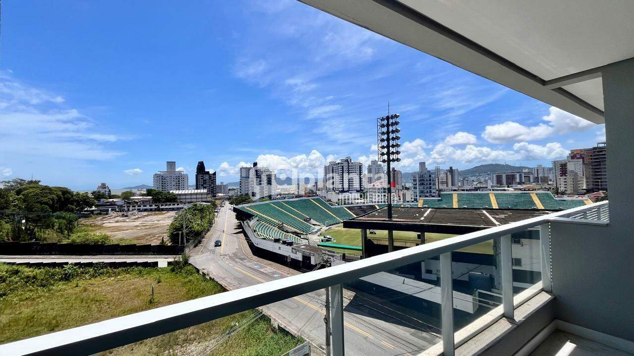 Apartamento à venda com 3 quartos, 111m² - Foto 2