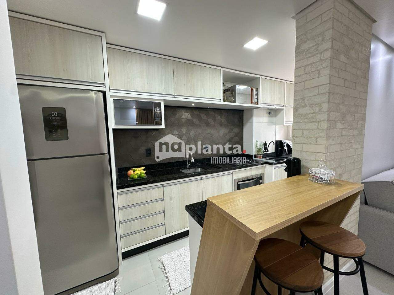 Apartamento à venda com 2 quartos, 70m² - Foto 2