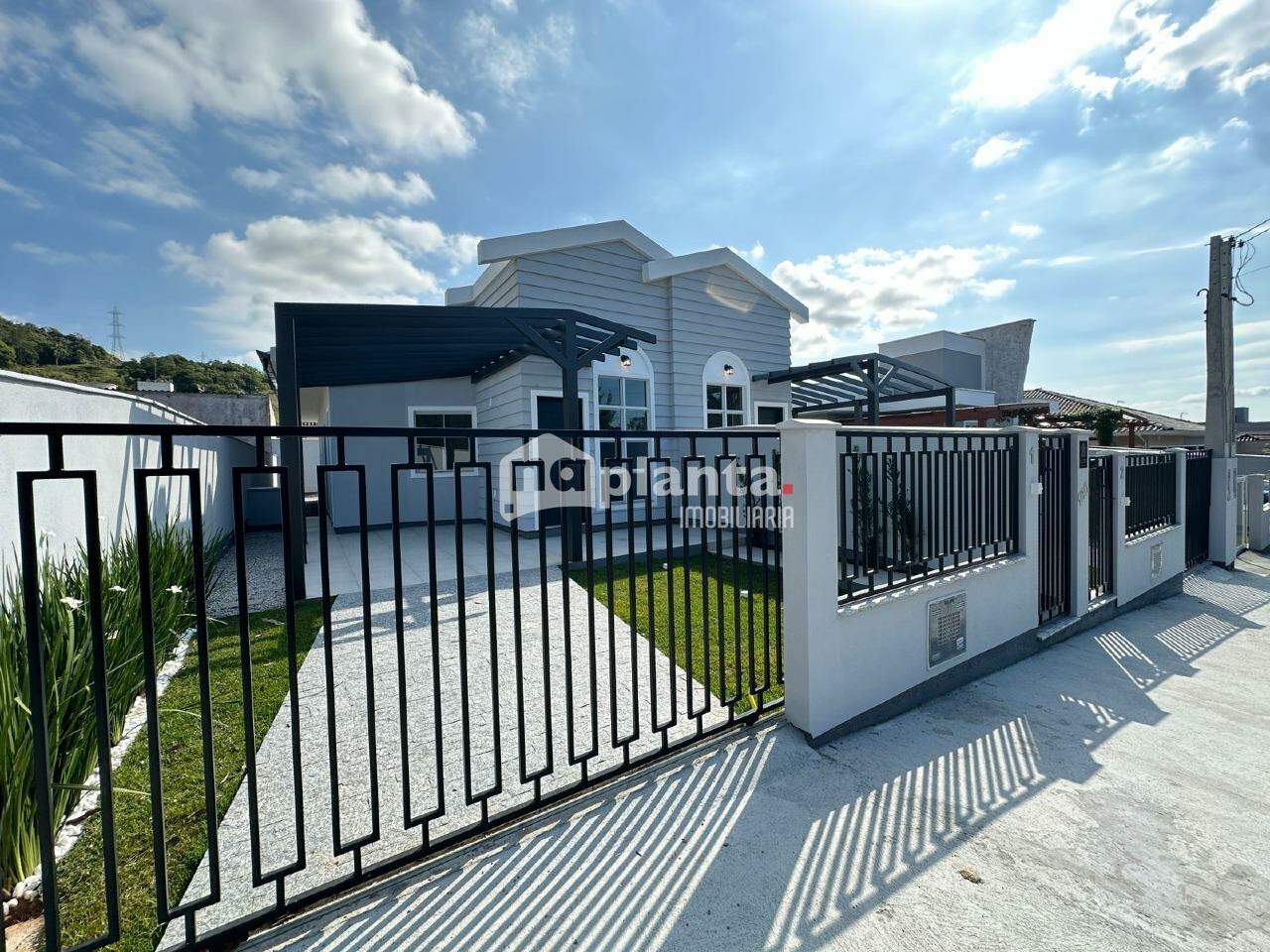 Casa à venda com 3 quartos, 80m² - Foto 1