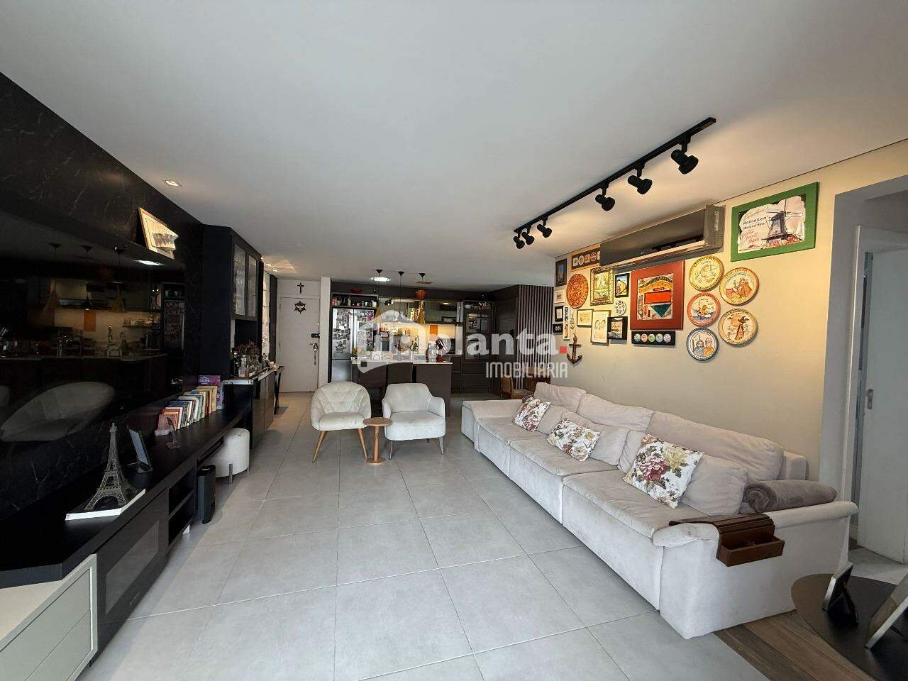 Apartamento à venda no Bairro Campinas em São José-SC, com 1 quarto, 1 suíte, 1 vaga — foto 2