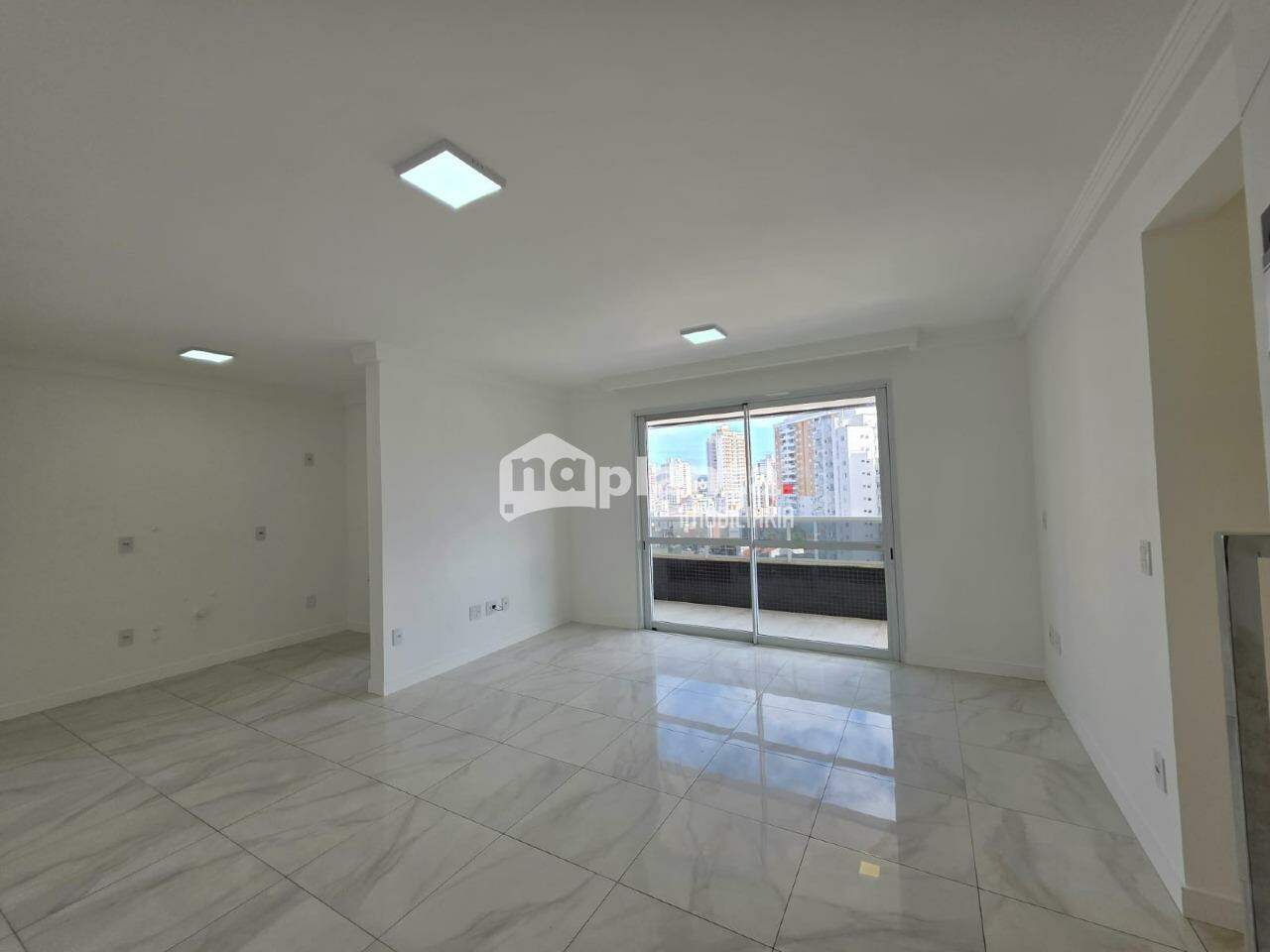 Apartamento à venda no Bairro Campinas em São José-SC, com 2 quartos, 1 suíte, 1 vaga — foto 2