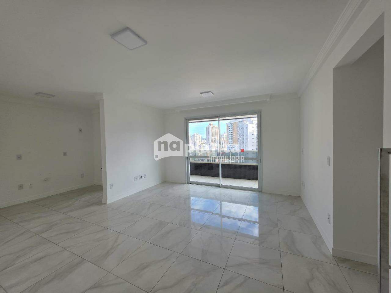 Apartamento à venda no Bairro Campinas em São José-SC, com 2 quartos, 1 suíte, 1 vaga — foto 3