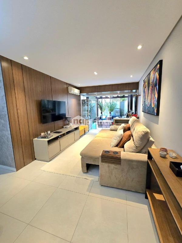 Apartamento, 3 quartos, 211 m² - Foto 1