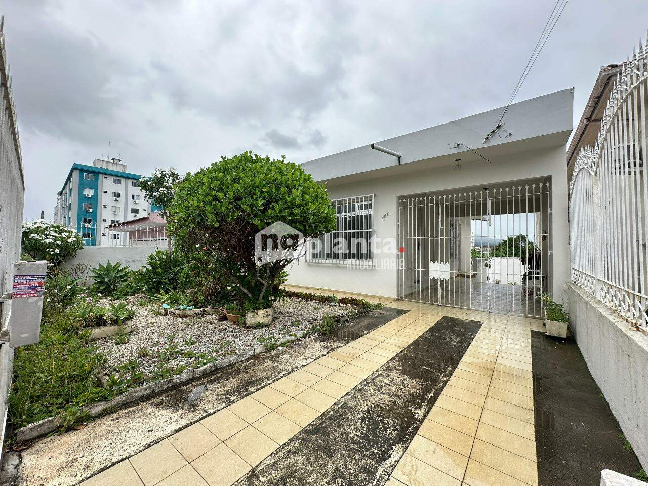 Casa Residencial com 02 Dormitórios 02 banheiros em Barreiros, São José (SC) - foto 1