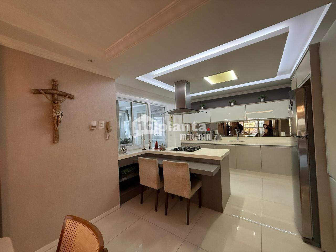 Apartamento com 04 dormitórios 02 suítes com varanda gourmet e 2 vagas em Campinas, São José - Financiamento Aceito — foto 3