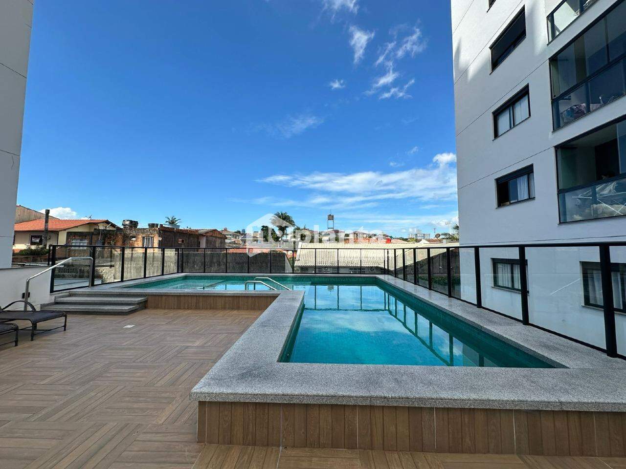 Apartamento com 03 dormitórios 01 suíte no bairro Areias em São José/SC - foto 1