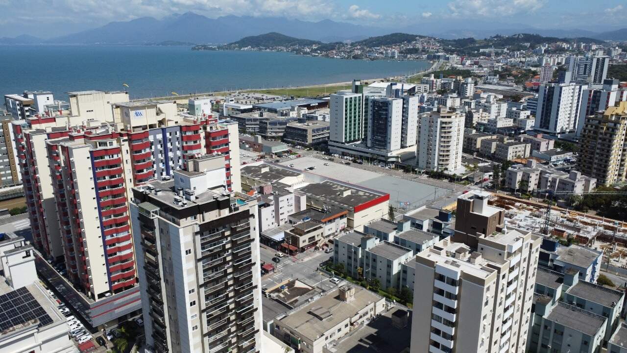Apartamento para alugar com 3 quartos, 135m² - Foto 21