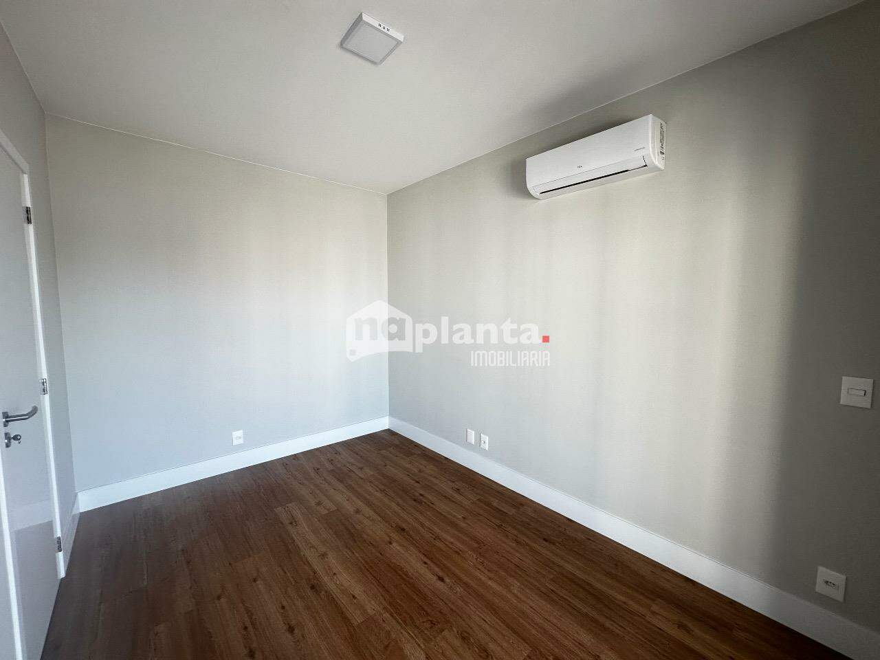 Apartamento para alugar com 3 quartos, 135m² - Foto 9
