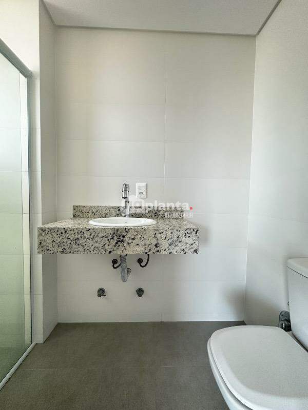 Apartamento para alugar com 3 quartos, 135m² - Foto 11