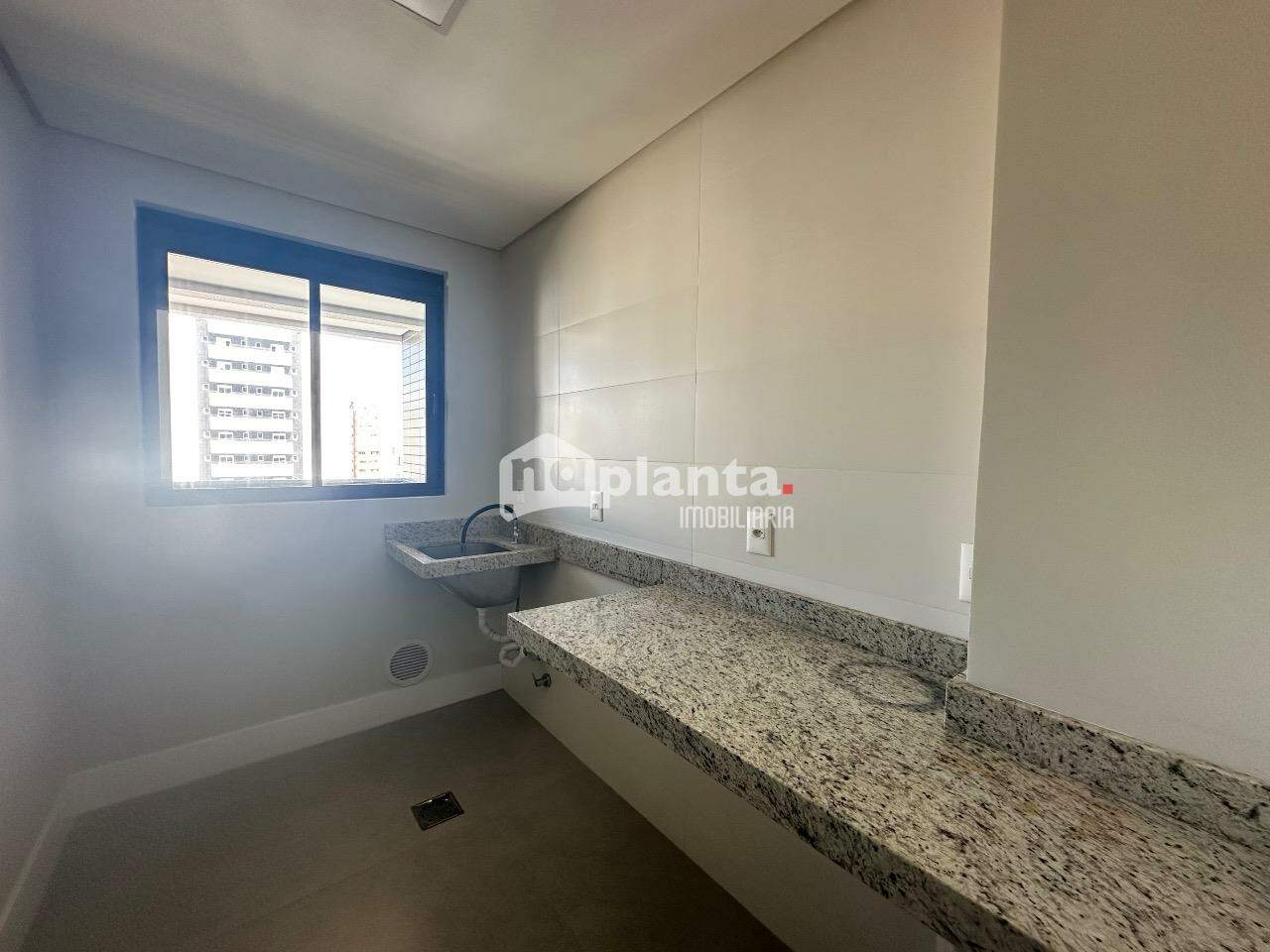 Apartamento para alugar com 3 quartos, 135m² - Foto 13