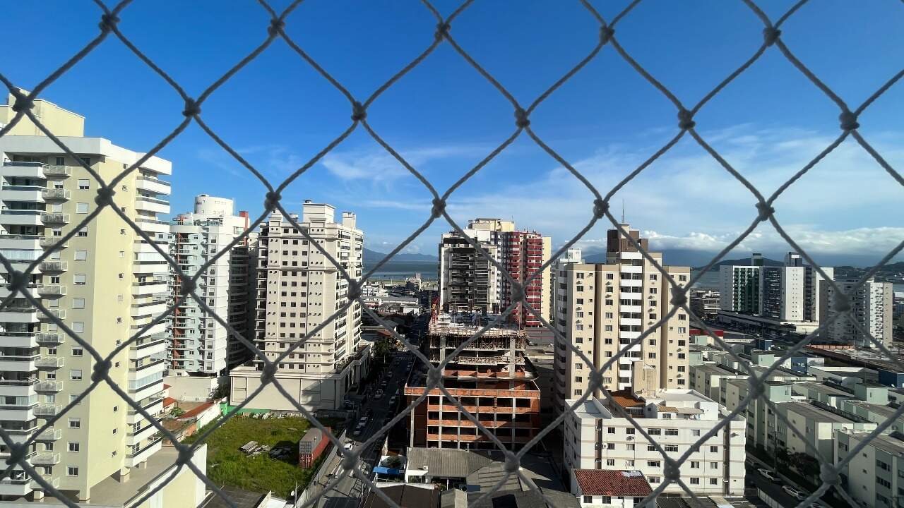 Apartamento para alugar com 3 quartos, 135m² - Foto 23