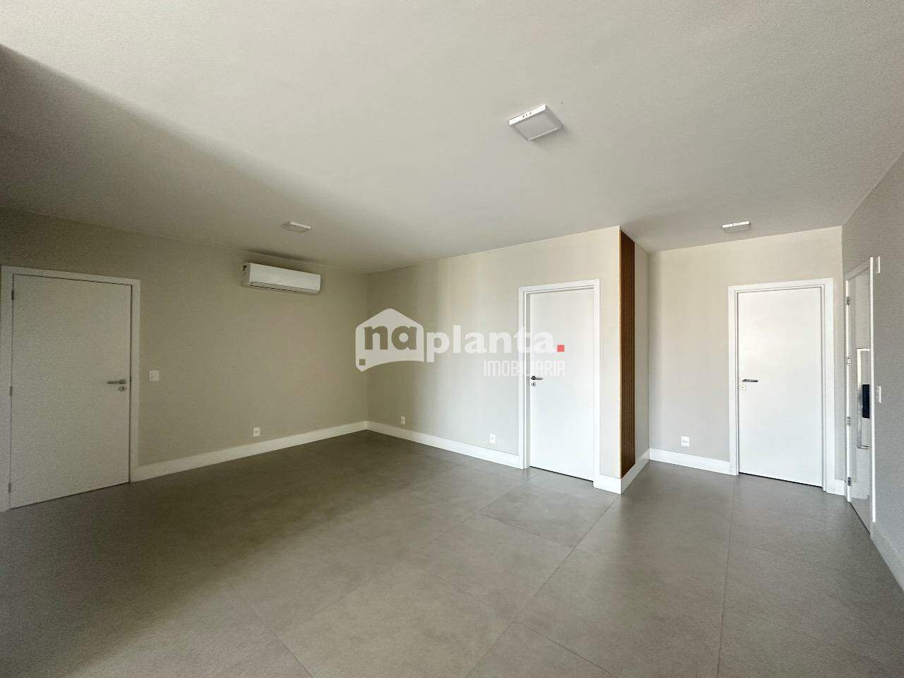 Apartamento para alugar com 3 quartos, 135m² - Foto 2