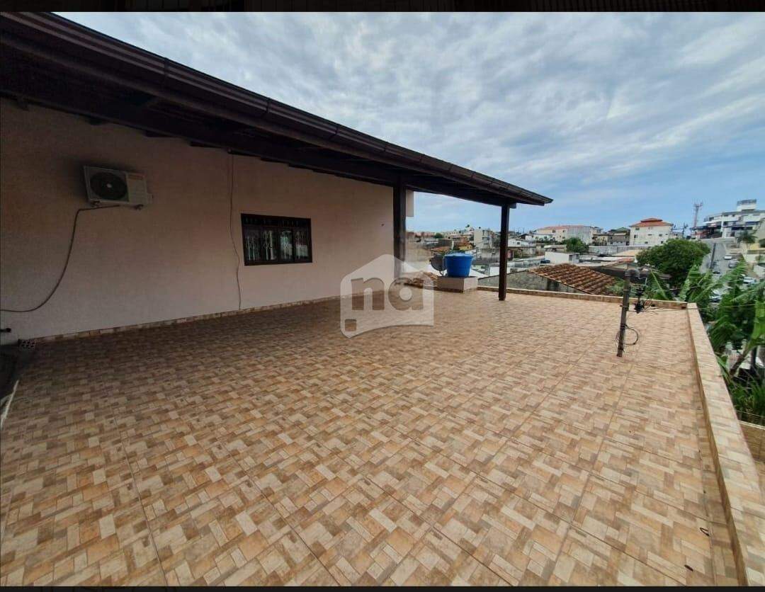 Casa à venda com 4 quartos, 200m² - Foto 21