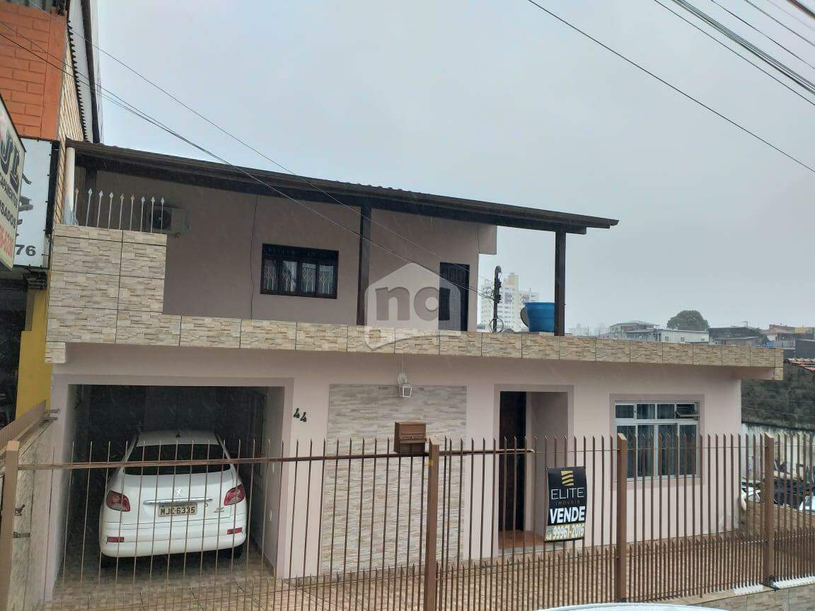 Casa à venda com 4 quartos, 200m² - Foto 2