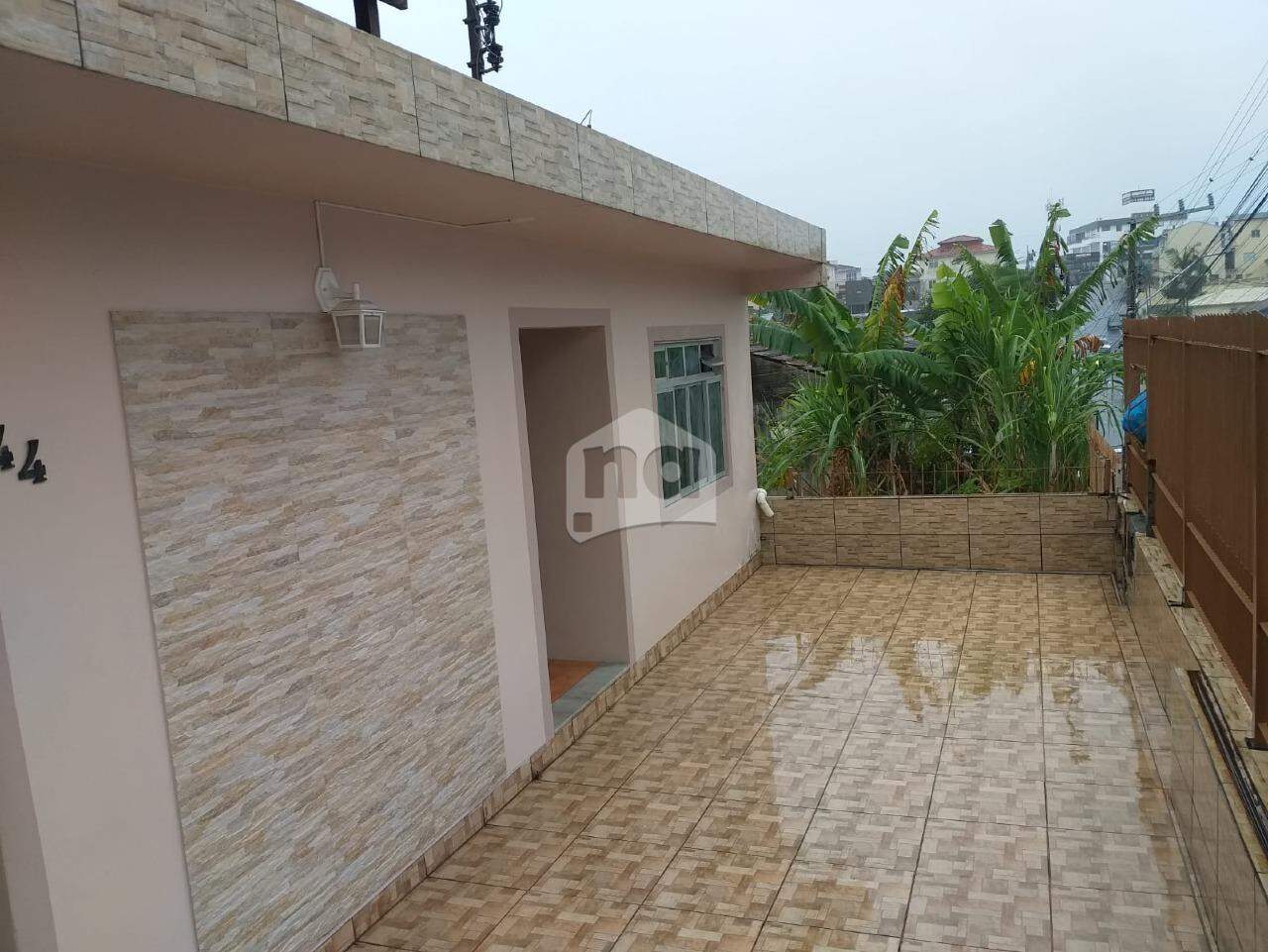 Casa à venda com 4 quartos, 200m² - Foto 4