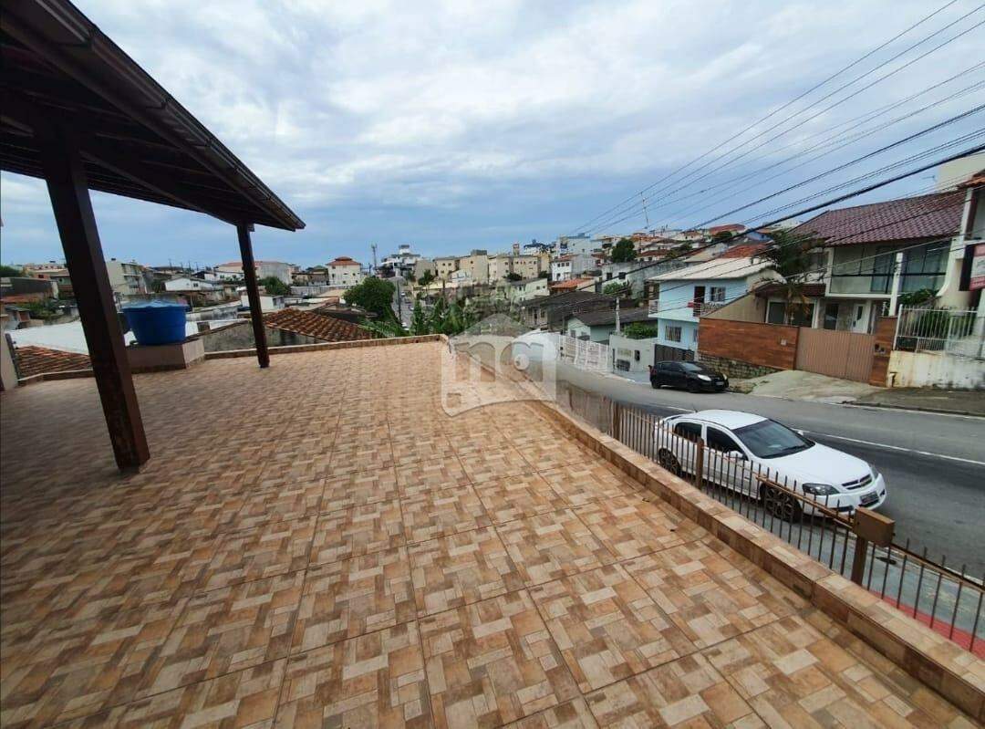 Casa à venda com 4 quartos, 200m² - Foto 20