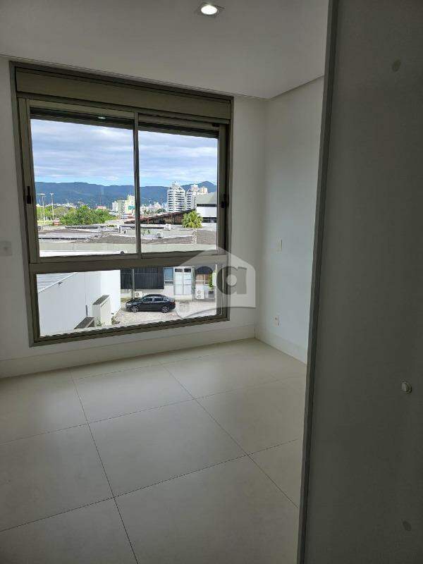 Apartamento à venda com 3 quartos, 130m² - Foto 15