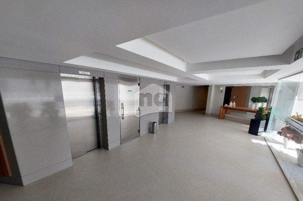 Apartamento à venda com 3 quartos, 202m² - Foto 2