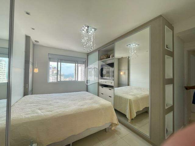 Apartamento à venda com 2 quartos, 75m² - Foto 22