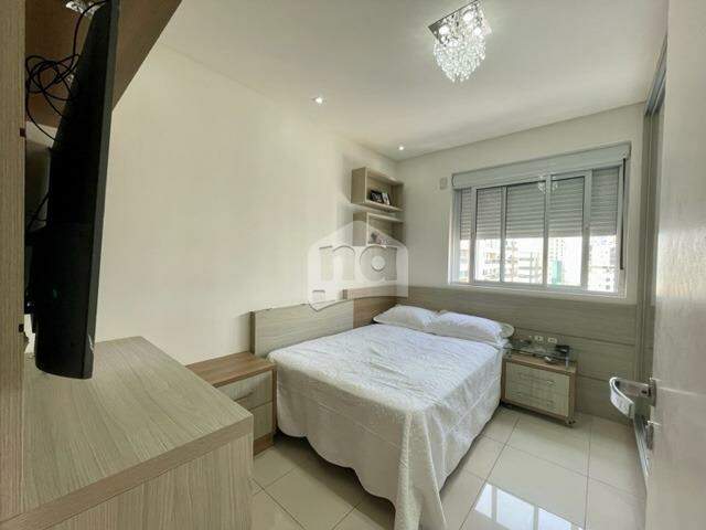 Apartamento à venda com 2 quartos, 75m² - Foto 27