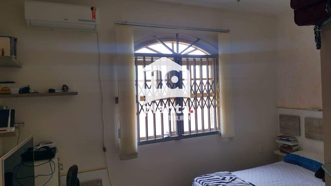 Casa à venda com 6 quartos, 320m² - Foto 13