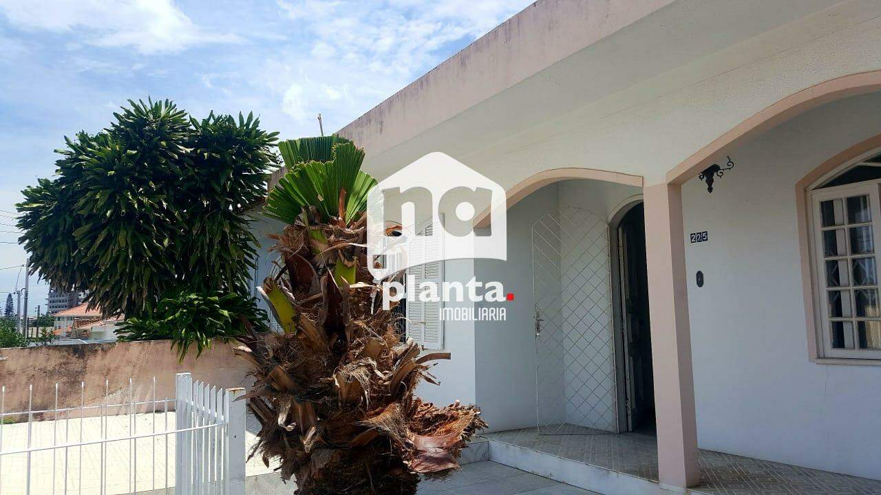 Casa à venda com 6 quartos, 320m² - Foto 1