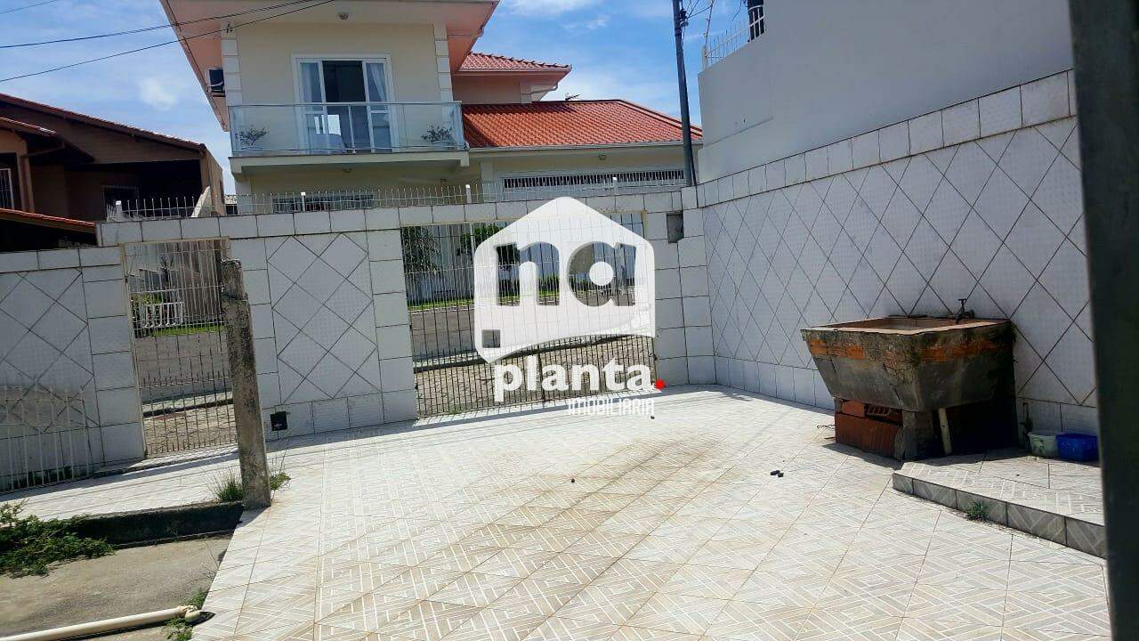 Casa à venda com 6 quartos, 320m² - Foto 3