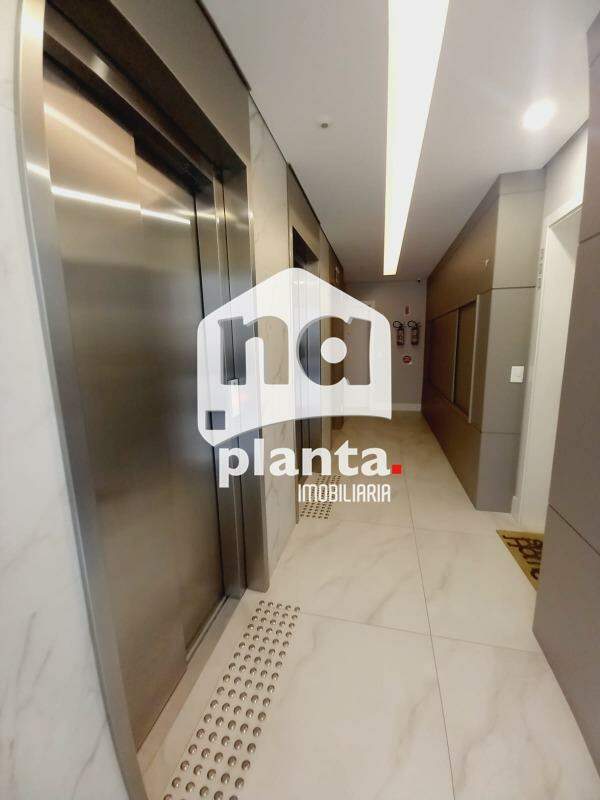 Apartamento à venda com 3 quartos, 140m² - Foto 1