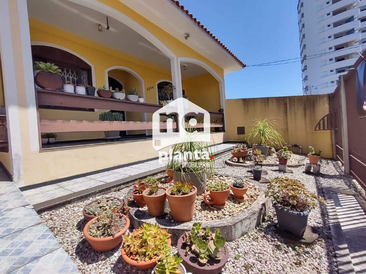 Casa à venda com 3 quartos, 190m² - Foto 1