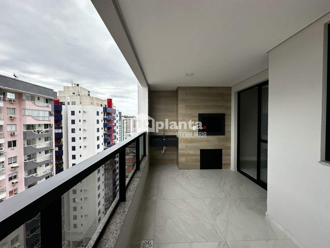 Apartamento à venda, no Bairro Campinas, São José-SC, com 2 quartos, sendo 2 suítes, com 1 vaga — foto 3