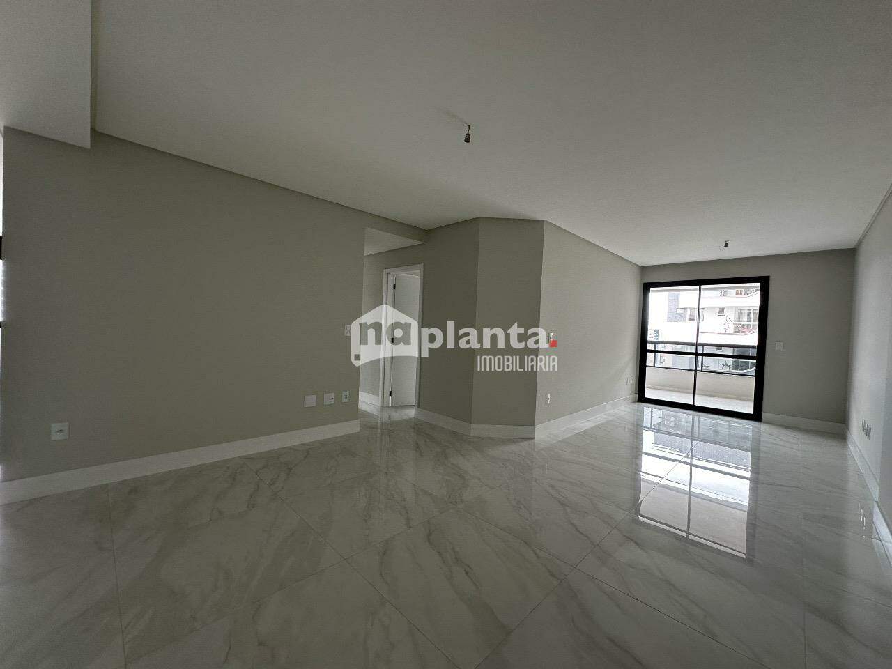 Apartamento à venda com 3 quartos, 123m² - Foto 9