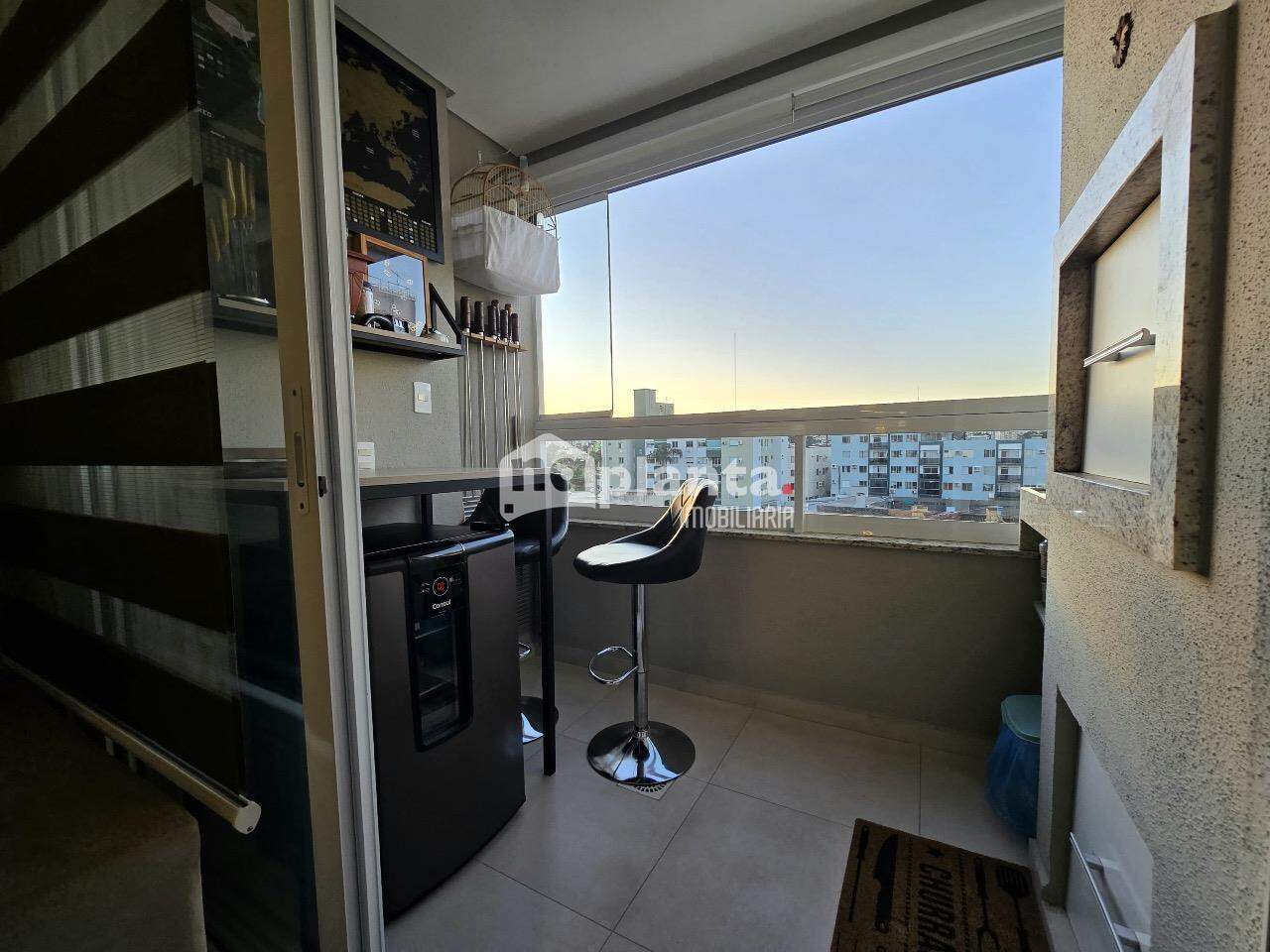 Apartamento à venda com 2 quartos, 63m² - Foto 2