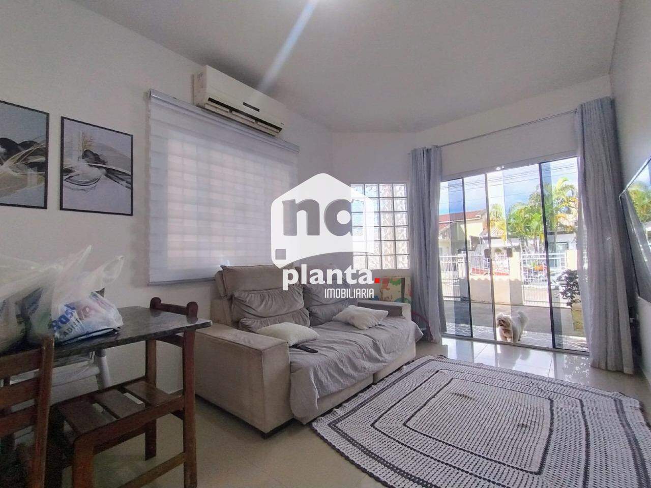 Casa à venda com 3 quartos, 89m² - Foto 1