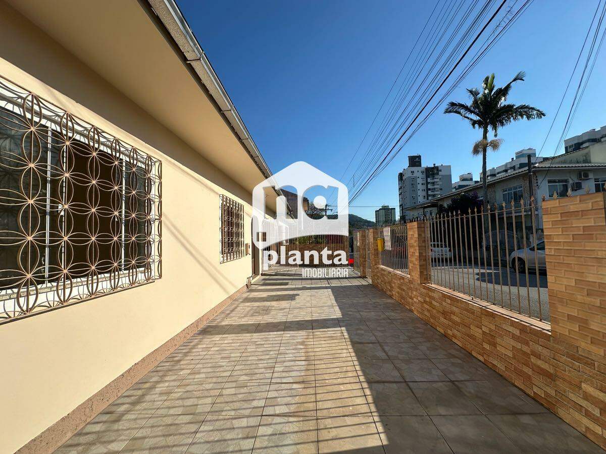 Casa à venda com 5 quartos, 150m² - Foto 22