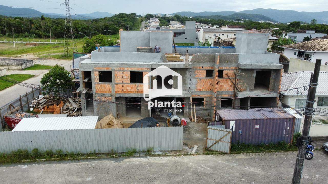 Sobrado à venda com 2 quartos, 96m² - Foto 1