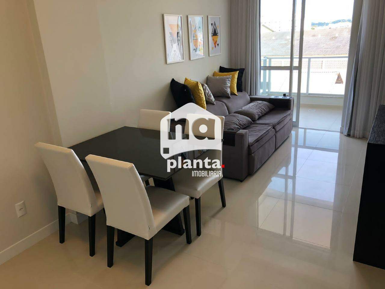 Apartamento à venda com 2 quartos, 68m² - Foto 2