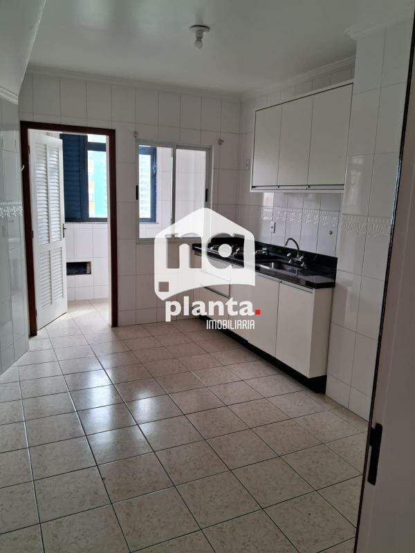 Apartamento à venda com 3 quartos, 113m² - Foto 2