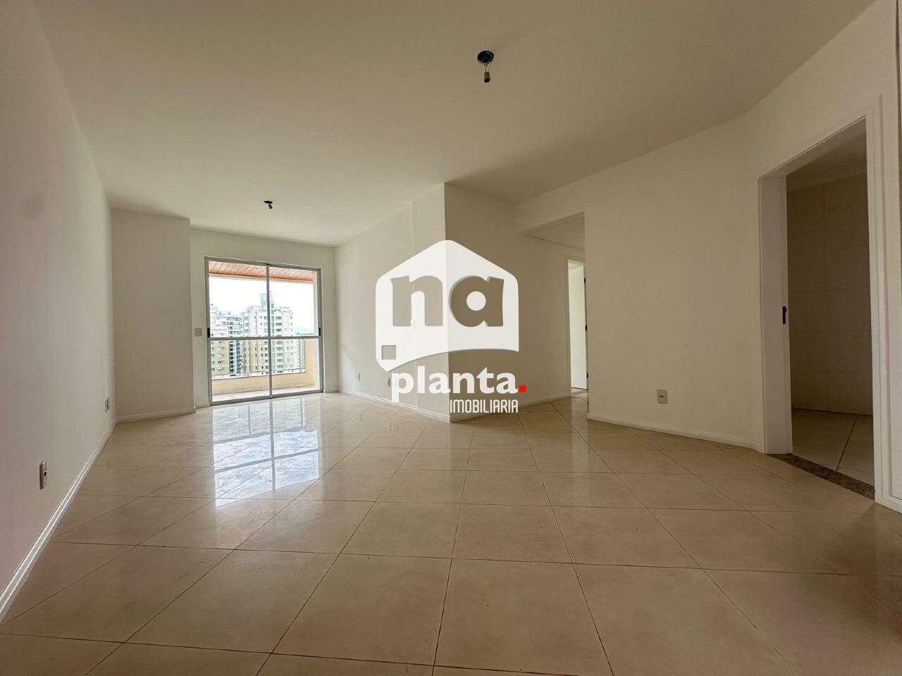 Apartamento à venda com 3 quartos, 131m² - Foto 1