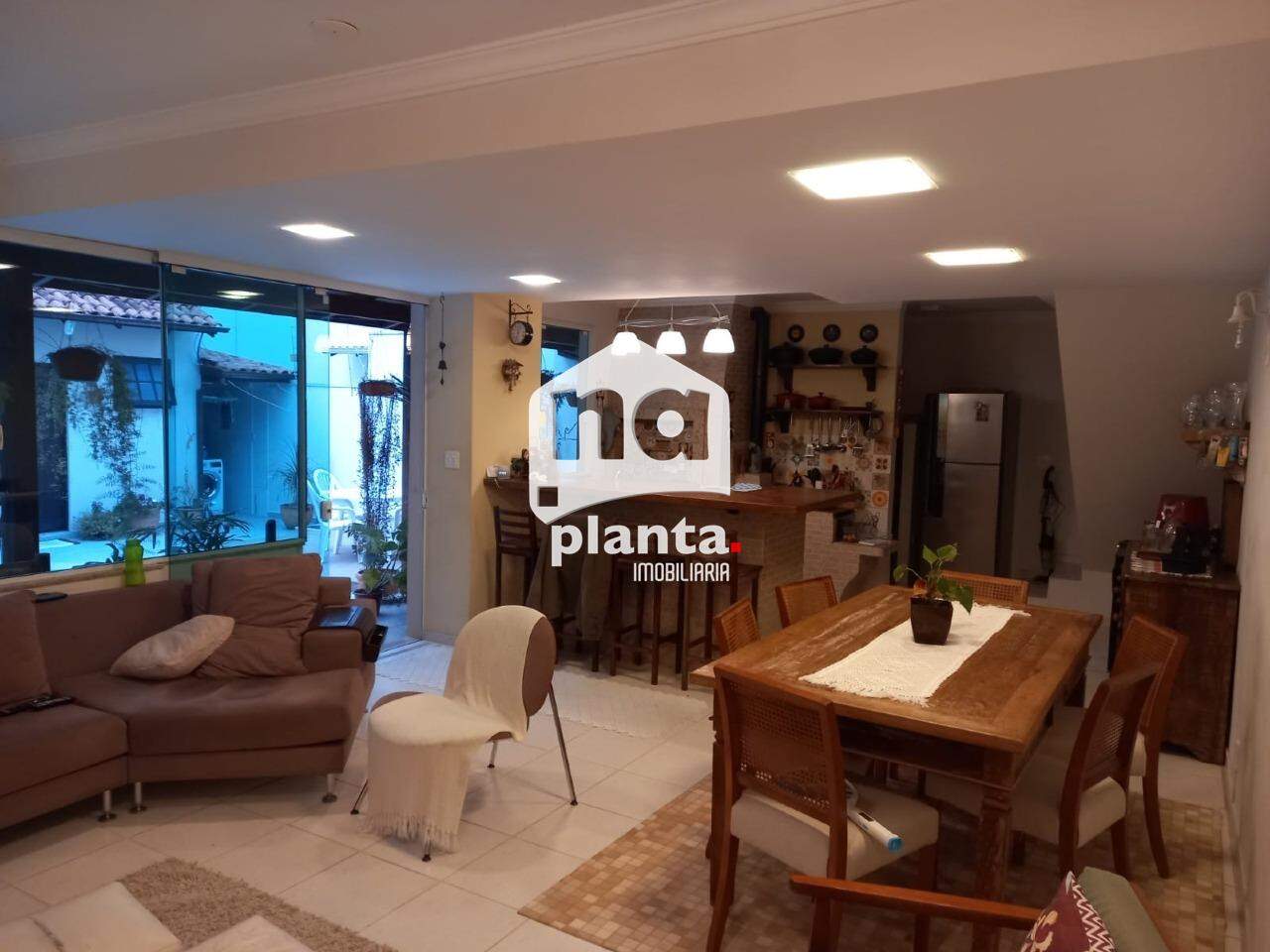 Casa à venda com 5 quartos, 231m² - Foto 9