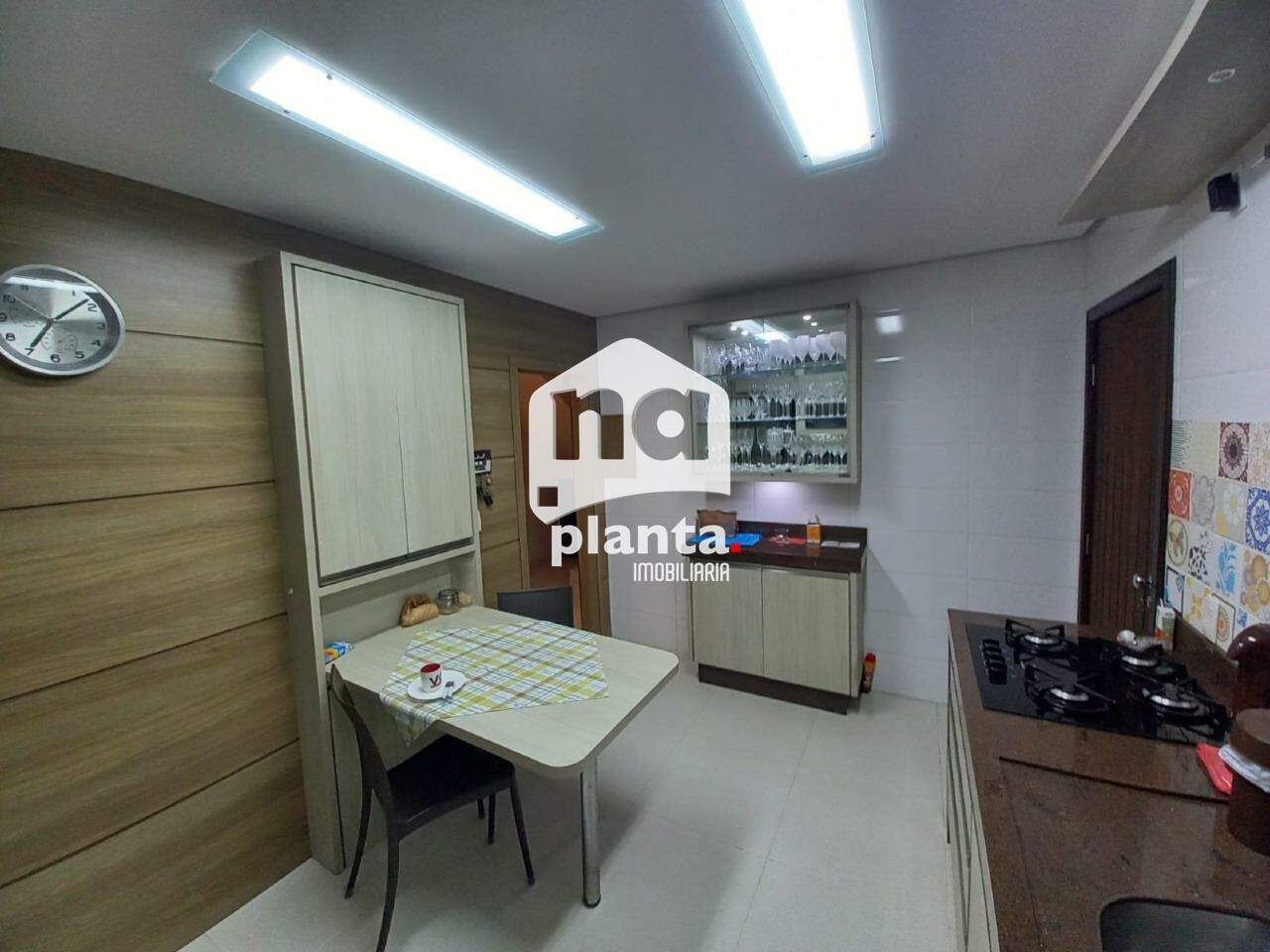 Casa à venda com 5 quartos, 231m² - Foto 4