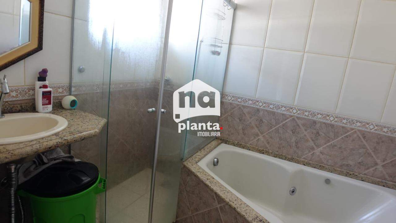 Casa à venda com 4 quartos, 218m² - Foto 16