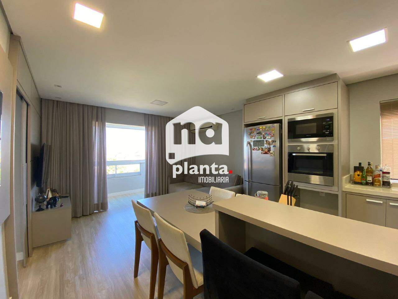 Apartamento à venda com 2 quartos, 62m² - Foto 1