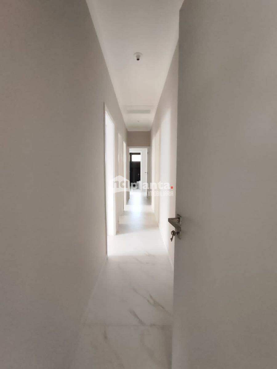 Casa à venda com 3 quartos, 109m² - Foto 4