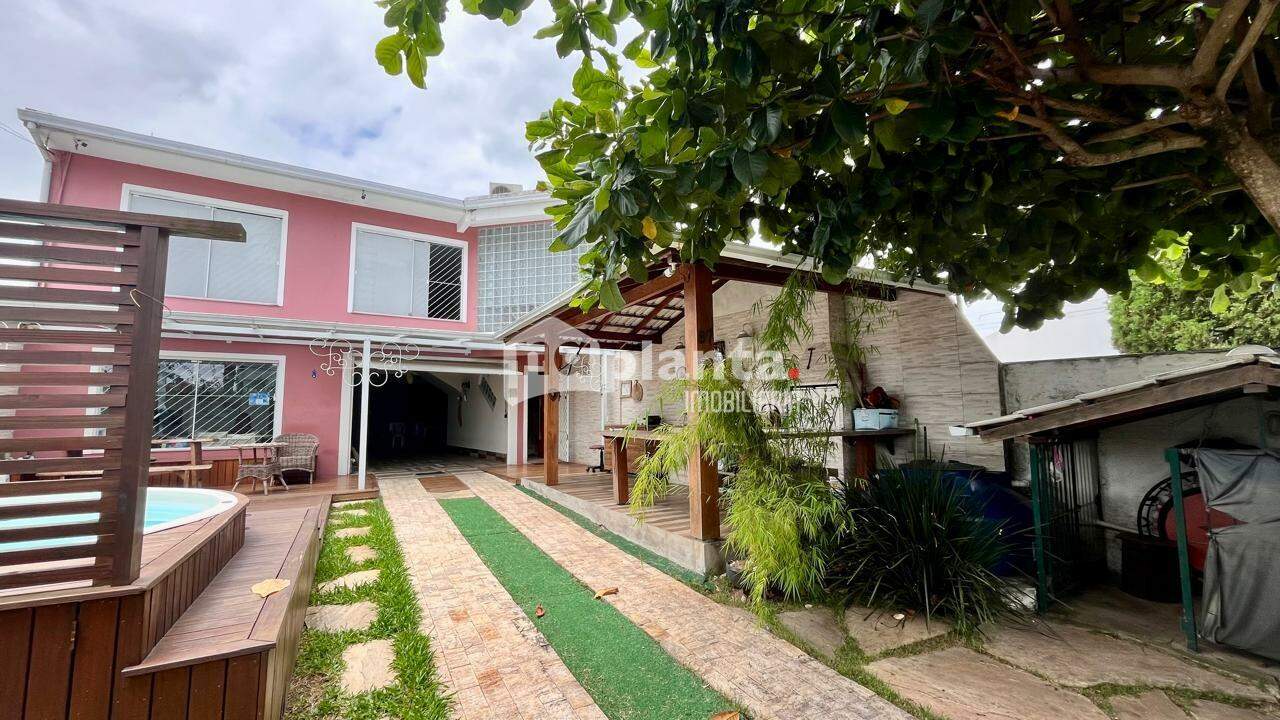 Casa à venda com 3 quartos, 197m² - Foto 1