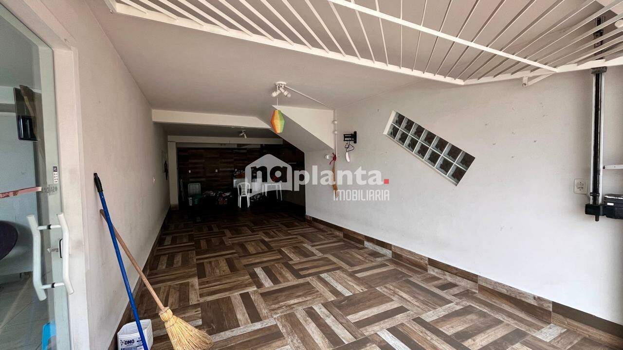 Casa à venda com 3 quartos, 197m² - Foto 9