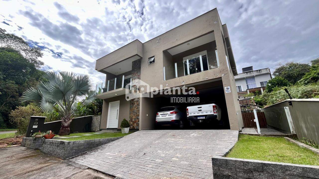 Casa à venda com 3 quartos, 250m² - Foto 1