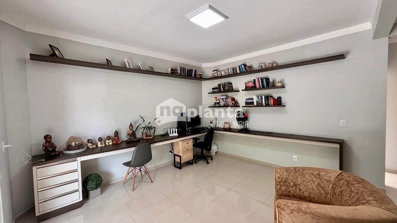 Casa à venda com 3 quartos, 250m² - Foto 14