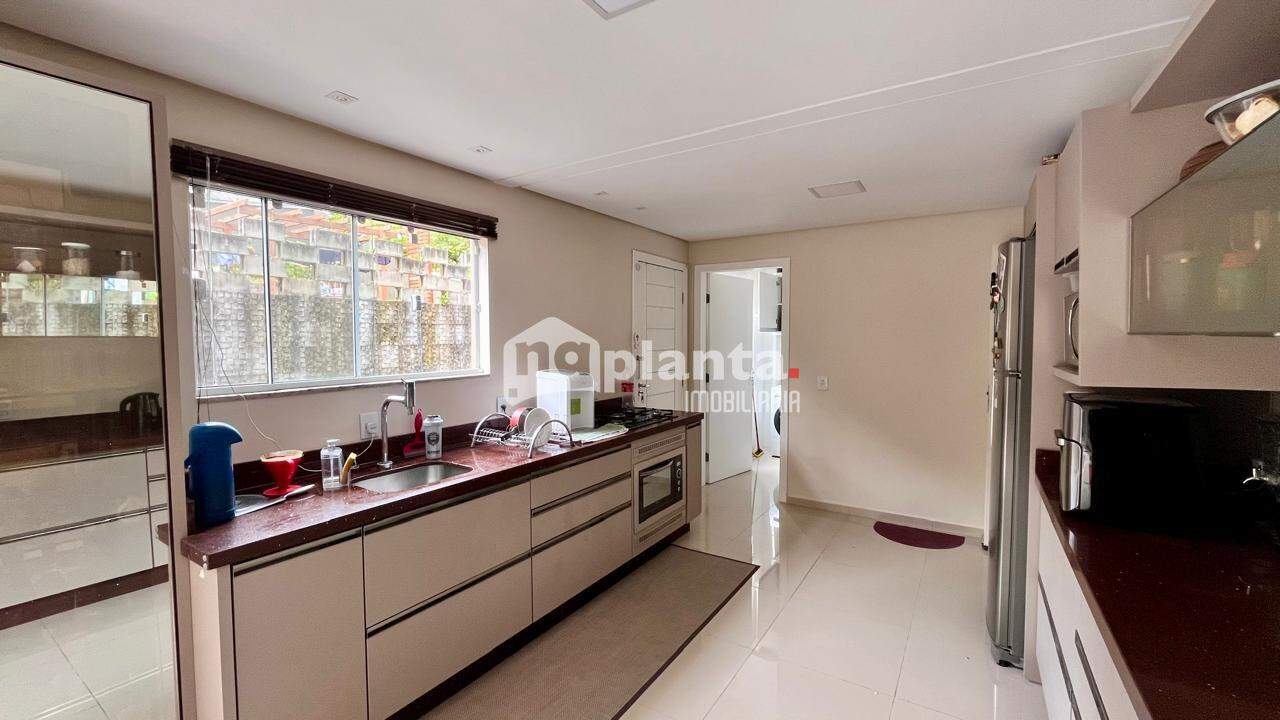 Casa à venda com 3 quartos, 250m² - Foto 4