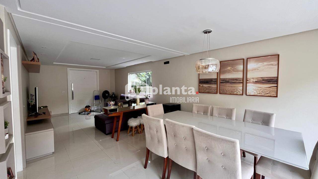 Casa à venda com 3 quartos, 250m² - Foto 6