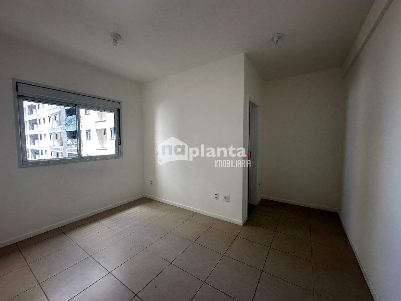 Apartamento à venda com 2 quartos, 75m² - Foto 4